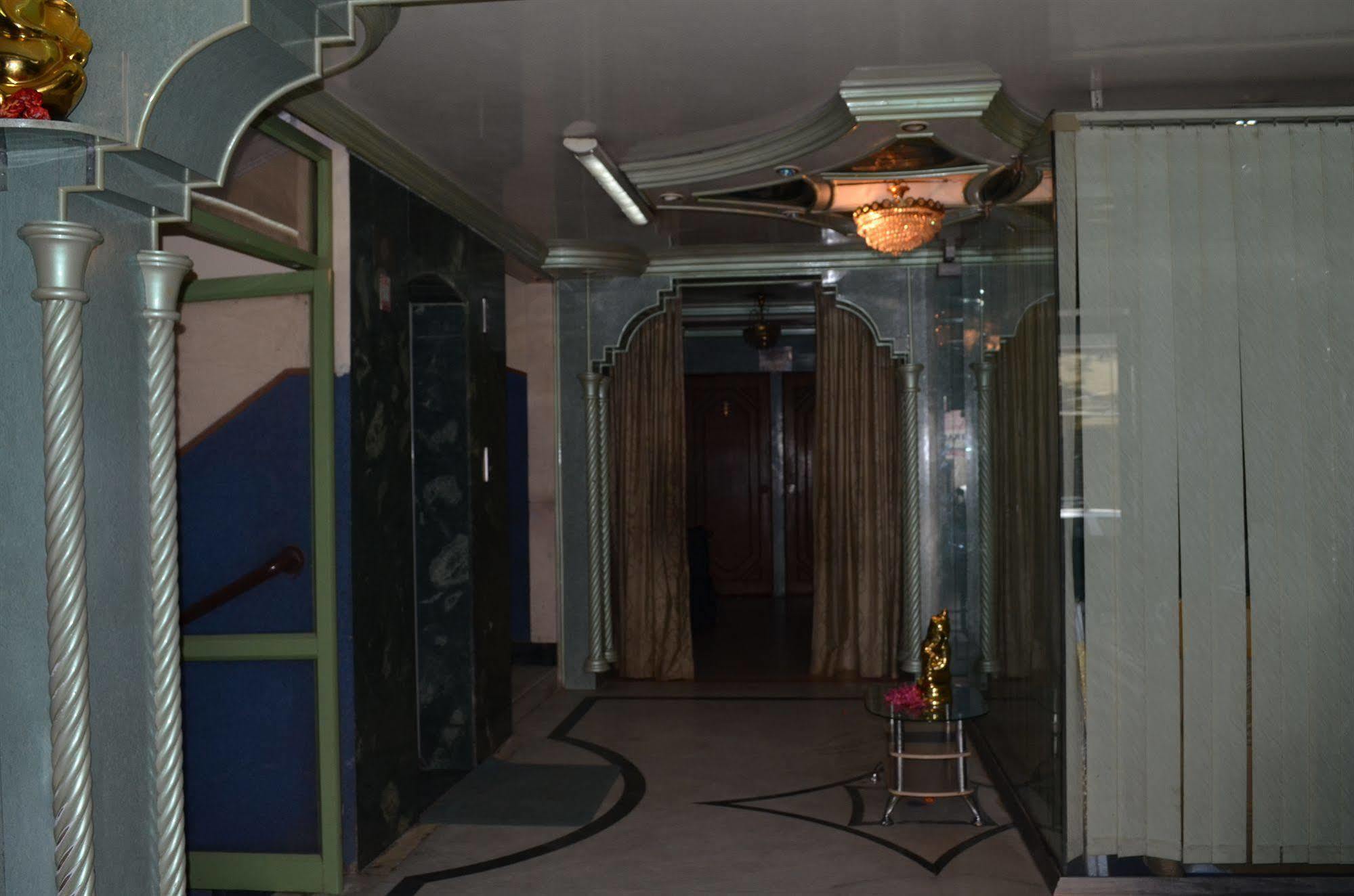 Hotel T.A.P. Paradise Bangalore Buitenkant foto